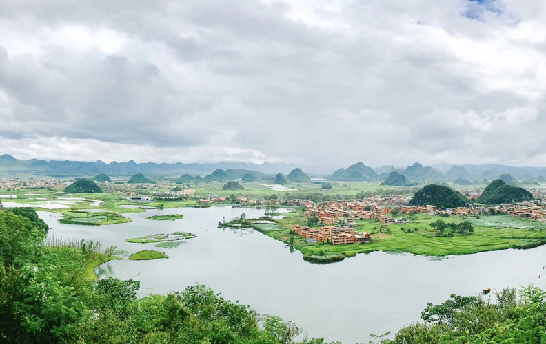 美丽的普者黑景区俯瞰图。